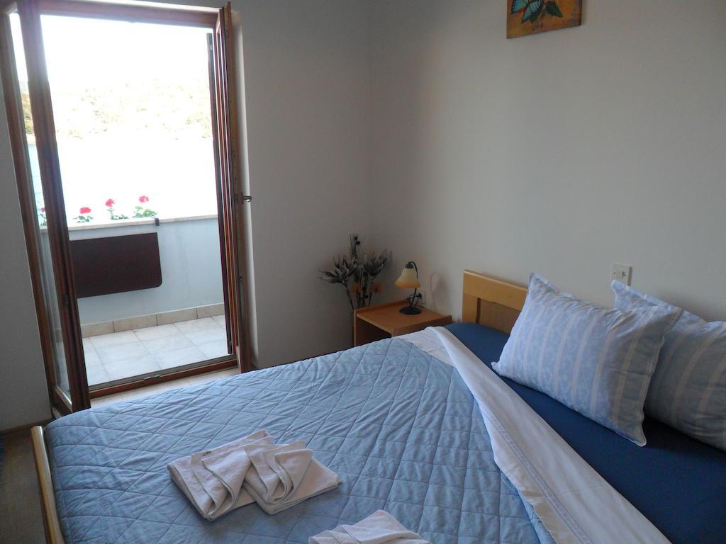 Sobe Mamalu Bed & Breakfast Valun Bilik gambar